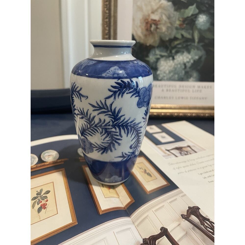 Blue and White Chinoisere Vase Ceramic Pottery Floral and Leaf Pattern Vase Mini